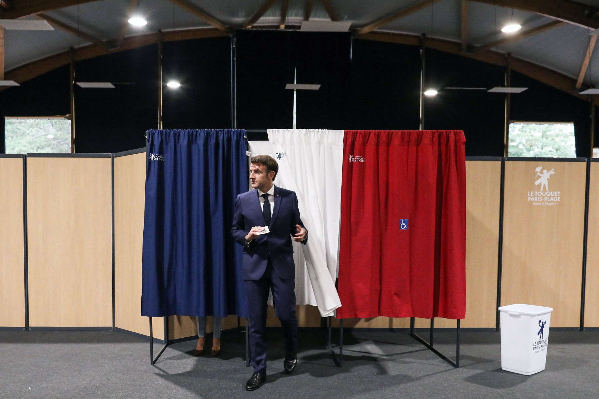 découvrez pourquoi éric coquerel accuse emmanuel macron d’être responsable du chaos politique en france. analyse et décryptage des enjeux actuels.