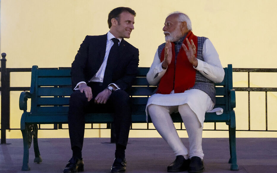 analyse de la dérive illibérale en france sous la présidence de macron : causes, manifestations et conséquences pour la démocratie et les libertés publiques.