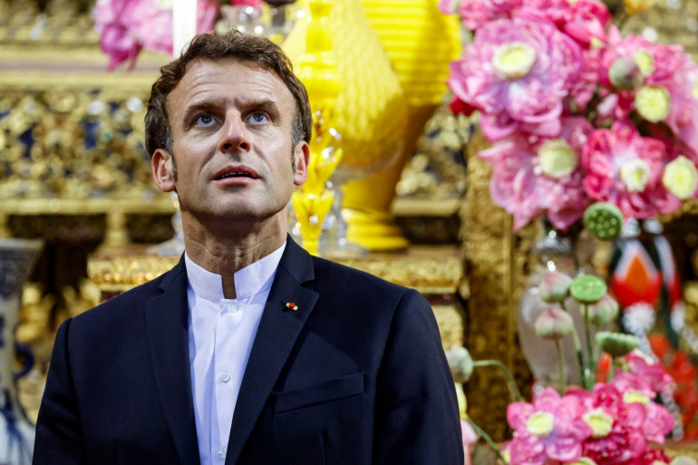 découvrez comment l’arrogance attribuée à emmanuel macron façonne sa présidence, son image publique et ses rapports avec les français et la classe politique.