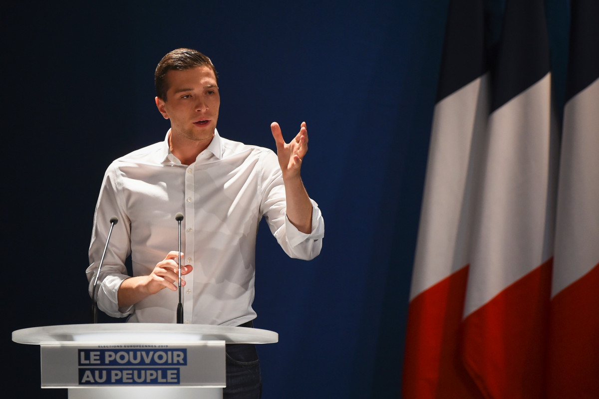 découvrez les points clés de la critique de jordan bardella envers emmanuel macron, analysant la gestion politique actuelle et les enjeux majeurs débattus sur la scène française.