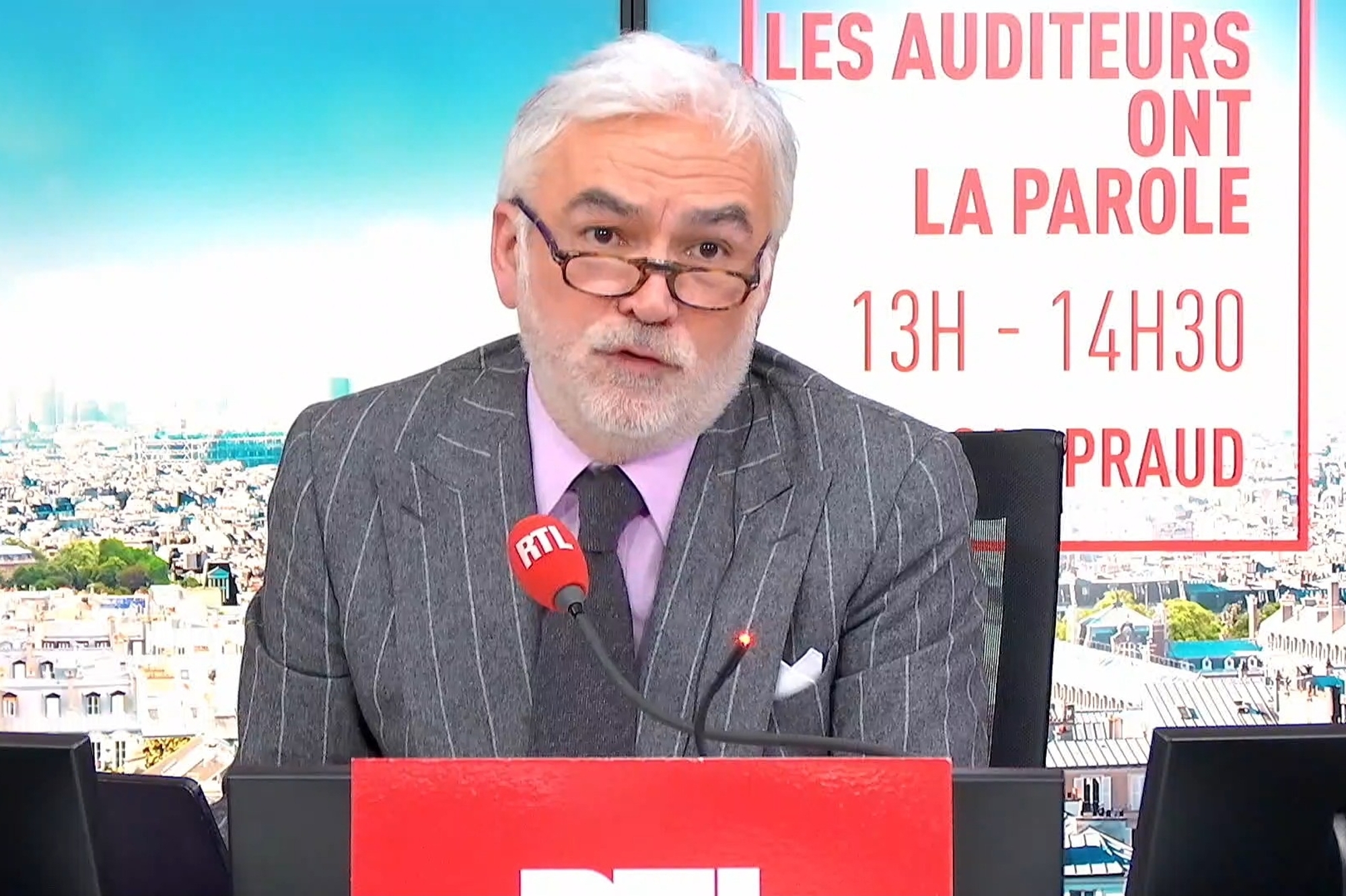 découvrez l'analyse incisive de pascal praud sur emmanuel macron : retour sur ses critiques, points de désaccord et moments forts de leurs échanges dans notre article détaillé.