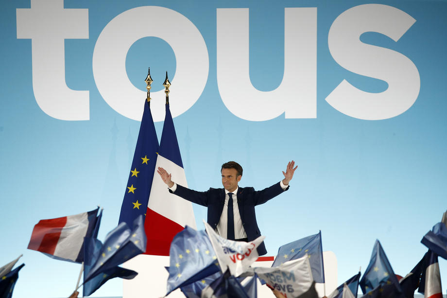 analyse de l'échec d'emmanuel macron à unir le parti socialiste (ps) et les républicains (lr) en vue des élections. découvrez les raisons et les conséquences politiques de cette tentative infructueuse.