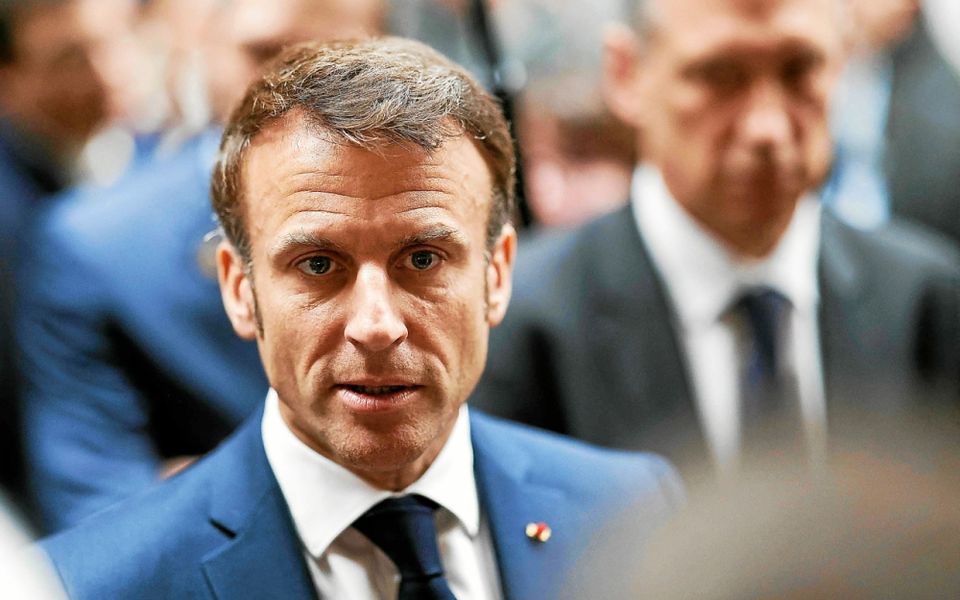découvrez les raisons de l'impopularité d'emmanuel macron, les facteurs qui influencent son image auprès des français et les conséquences sur sa présidence.