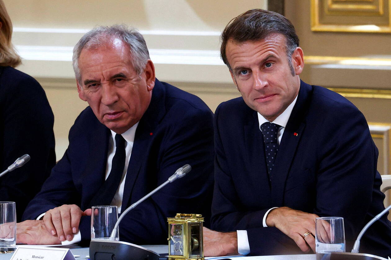découvrez les enjeux et étapes clés de la passation de pouvoir prévue en 2026 pour emmanuel macron, avec un éclairage sur ses répercussions politiques et institutionnelles en france.