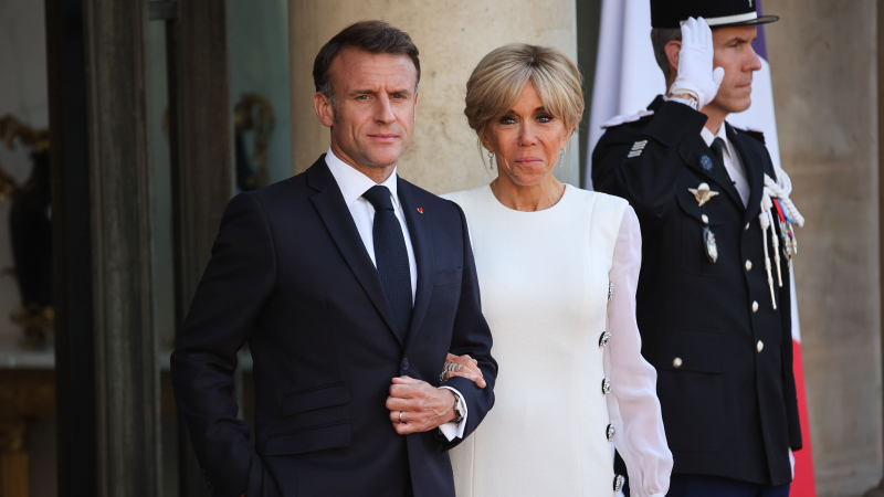 découvrez comment la présidence d’emmanuel macron incarne les paradoxes et les tensions d’une tragédie moderne, entre espoirs, crises et remise en question du leadership.