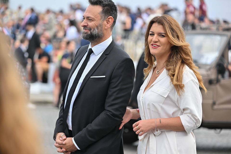 découvrez le parcours de marlène schiappa, femme politique française engagée pour l’égalité, ancienne secrétaire d’état, auteure et militante des droits des femmes.