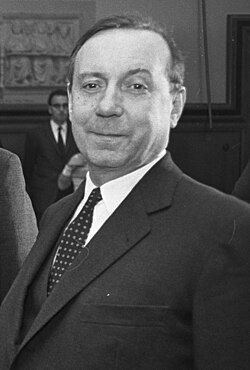 découvrez le parcours de michel debré, figure politique majeure, à travers son portrait et l’héritage qu’il a laissé à la france. analyse de son impact, de ses réformes et de sa contribution à la ve république.