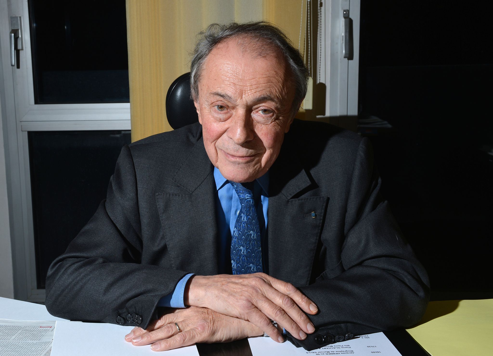 découvrez la vie et le parcours de michel rocard, homme politique français, ancien premier ministre, connu pour ses réformes sociales et son engagement européen.