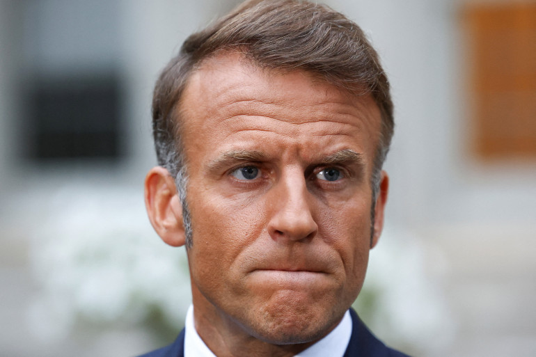 découvrez comment moscou réagit et accuse emmanuel macron dans une nouvelle escalade diplomatique, et quelles en sont les implications pour les relations franco-russes.