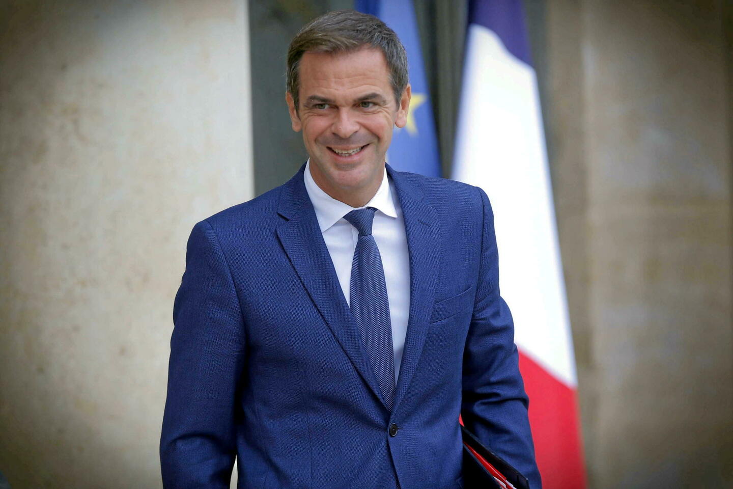 découvrez le parcours politique d'olivier véran, ses principales fonctions au sein du gouvernement français et son impact sur la vie politique en france.