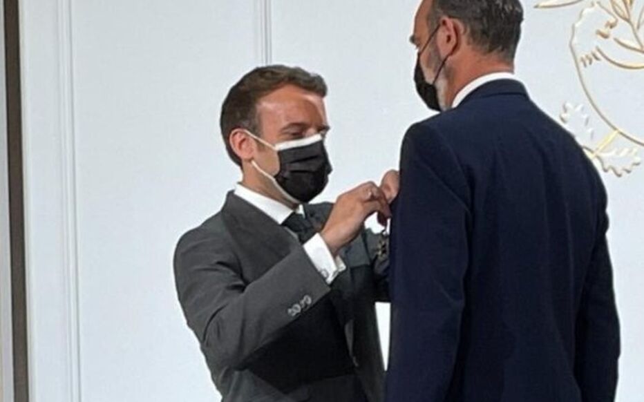 découvrez pourquoi édouard philippe demande à emmanuel macron d'organiser des élections anticipées. analyse des enjeux politiques et conséquences possibles pour la france.