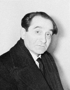 découvrez la vie et le parcours de pierre mendès france, homme politique français, ancien président du conseil, connu pour ses réformes et son engagement pour la démocratie en france.