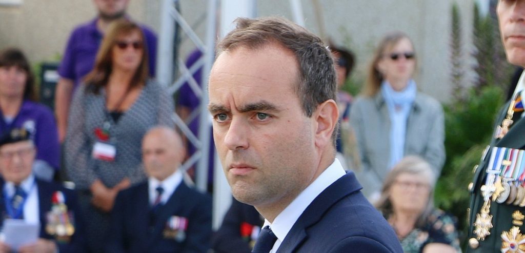 découvrez la popularité de sébastien lecornu et édouard philippe en normandie : analyse de leur influence politique, de leurs parcours et de la perception des normands envers ces deux figures majeures.