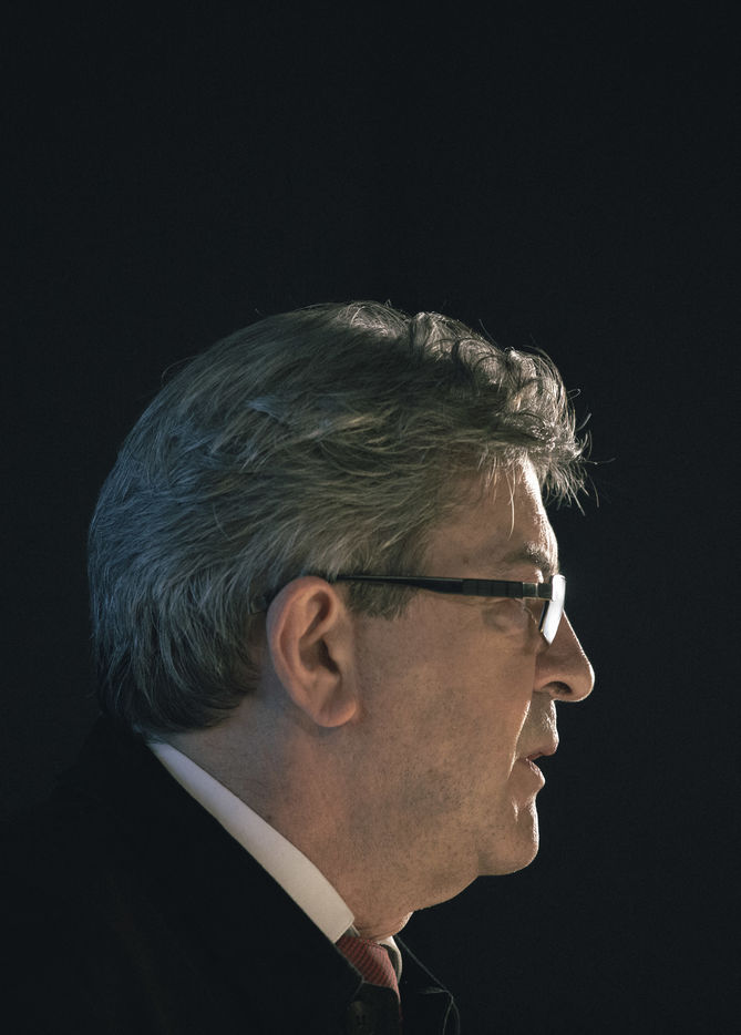 découvrez le portrait de jean-luc mélenchon, homme politique français, fondateur de la france insoumise, connu pour son engagement à gauche et ses positions fortes sur la justice sociale et l'écologie.