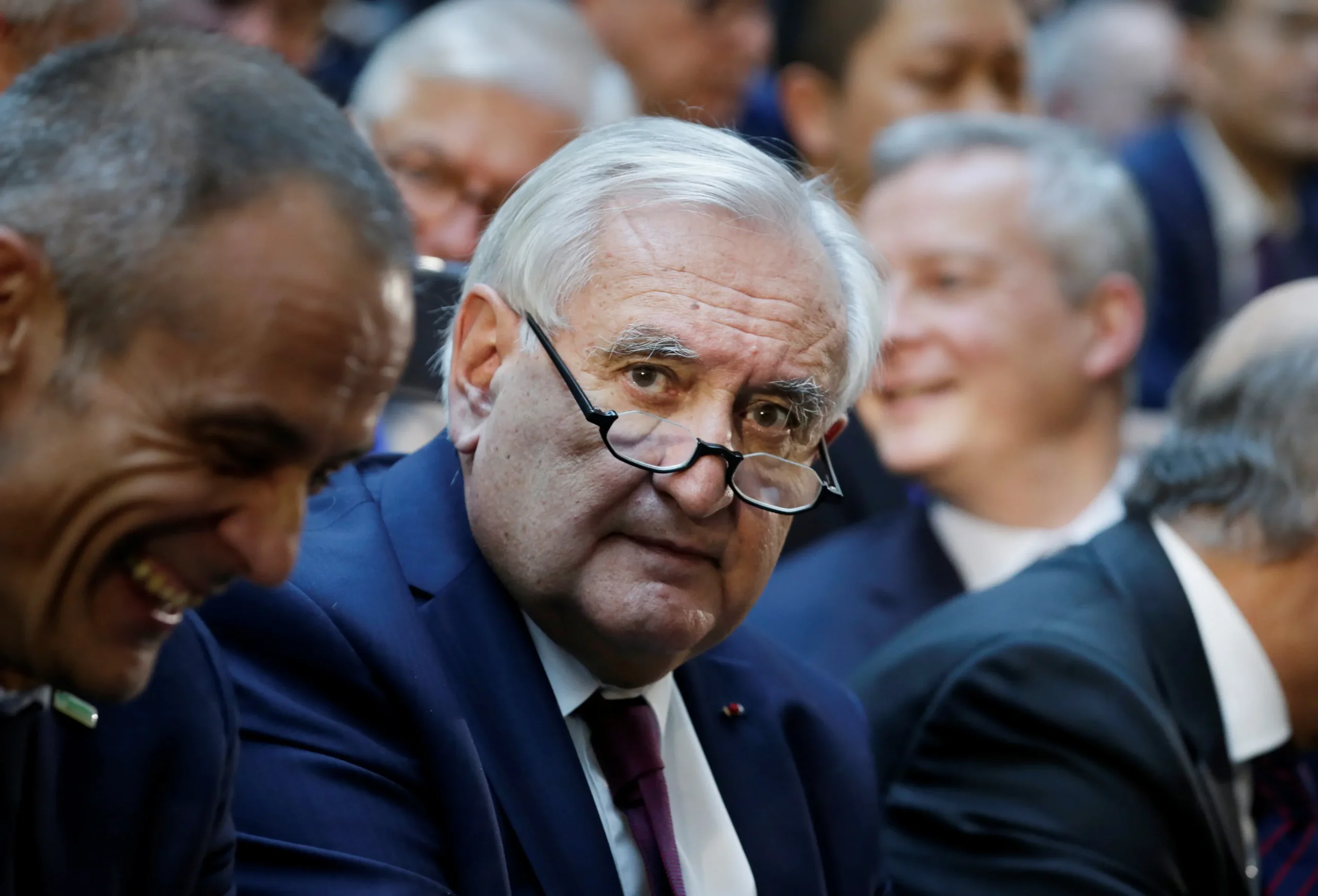 découvrez l'impact de jean-pierre raffarin, ancien premier ministre, sur la politique française : réformes économiques, influence européenne et héritage institutionnel.
