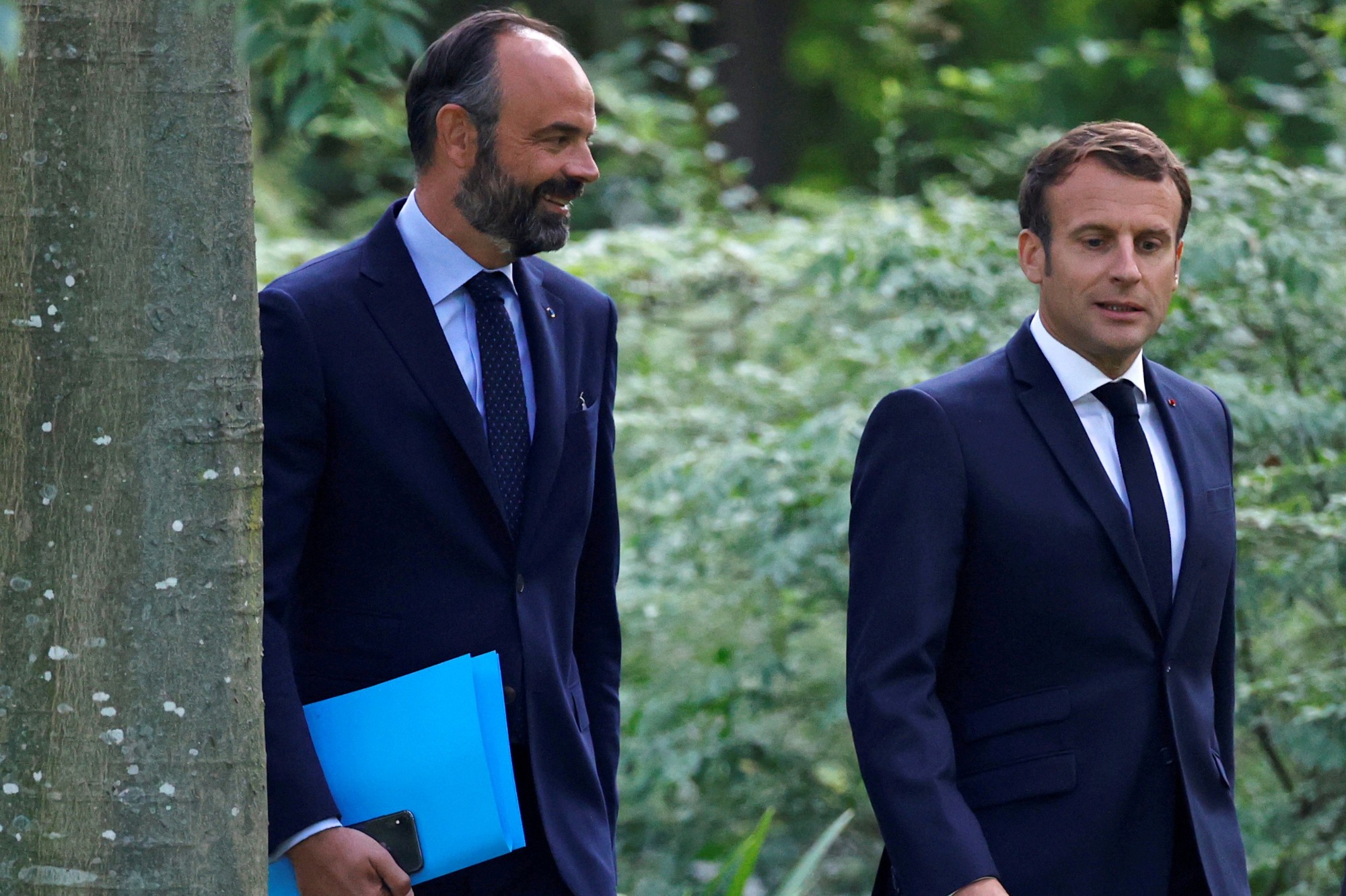découvrez les stratégies de philippe pour prendre ses distances avec macron : analyse des méthodes politiques, objectifs visés et conséquences sur la scène française.