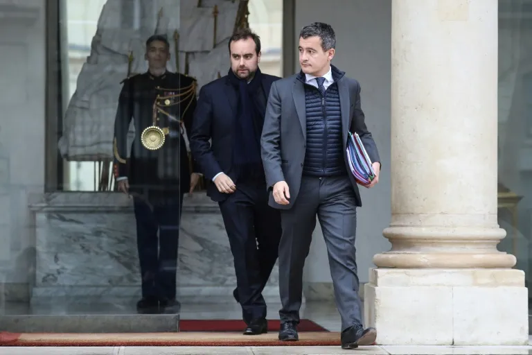 découvrez l'amitié inattendue entre sébastien lecornu et gérald darmanin, une relation surprenante qui intrigue et inspire.