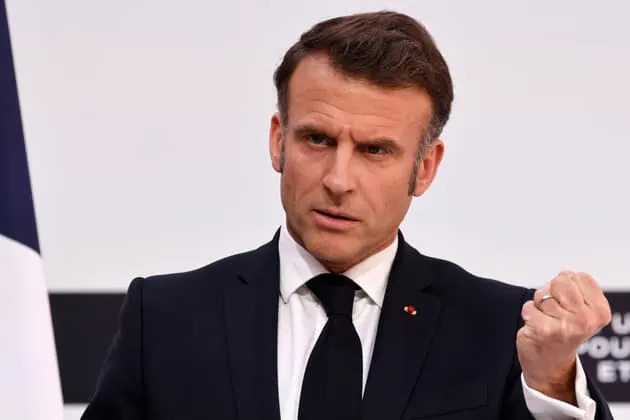découvrez le récit exclusif de l'appel surprise d'emmanuel macron à une star, un moment inattendu qui fait sensation.