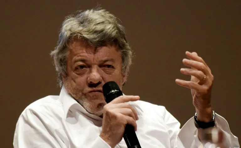 découvrez la biographie complète de jean-louis borloo, son parcours politique, ses engagements et son impact en france.