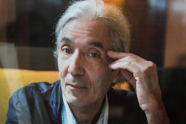 découvrez les conseils de prudence de macron concernant le retour en algérie évoqués par boualem sansal.