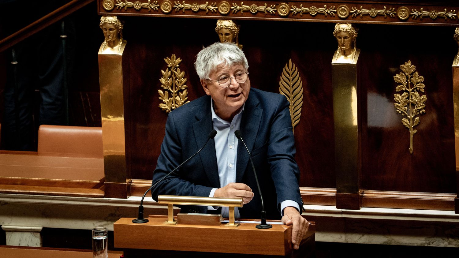 découvrez les enjeux et les zones d’ombre du budget présenté par les socialistes : entre objectifs affichés et ambiguïtés, analysez les points clés et les controverses de ce projet financier.