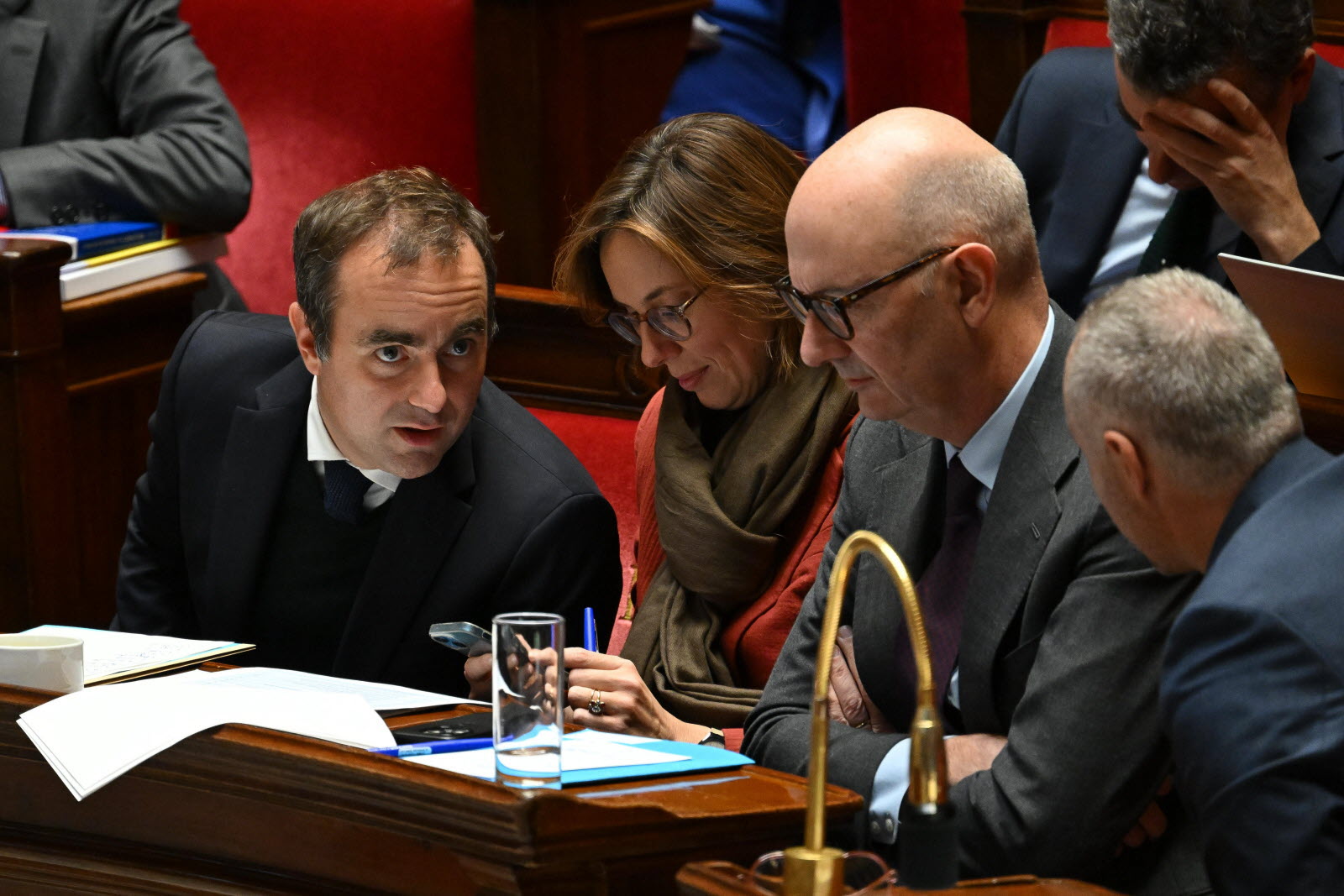 découvrez comment lecornu relève le défi du budget de la sécurité sociale à l’assemblée, entre enjeux financiers et politiques majeurs.