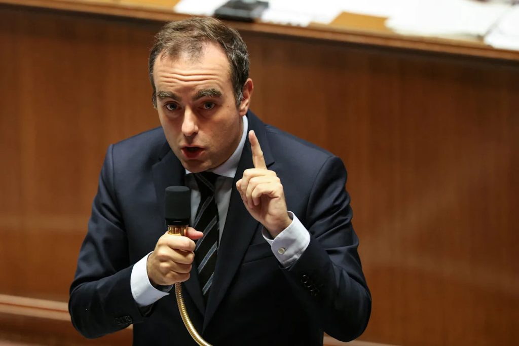 découvrez comment la censure entourant les propos de sébastien lecornu suscite le débat à gauche, entre liberté d'expression et contrôle de l'information.
