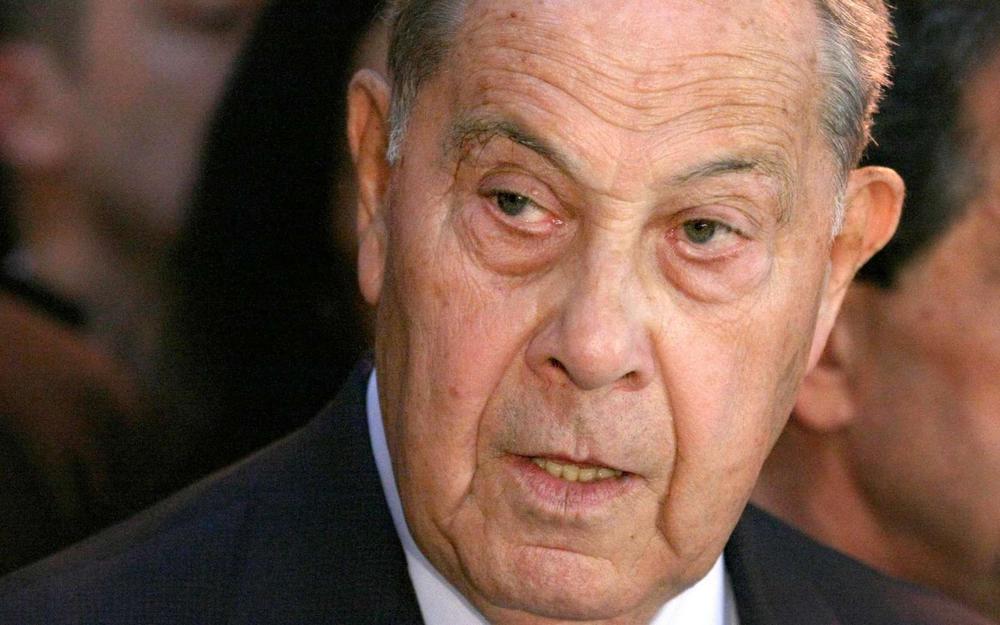 découvrez la vie et la carrière de charles pasqua, homme politique français controversé, connu pour son influence et ses prises de position marquantes.