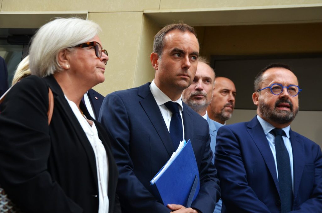 découvrez les confidences insolites de sébastien lecornu, révélant des anecdotes surprenantes et inédites de sa vie politique et personnelle.