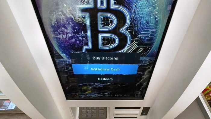 découvrez comment les cryptomonnaies sont utilisées dans le blanchiment d'argent, les risques associés et les mesures pour lutter contre ce phénomène en pleine expansion.