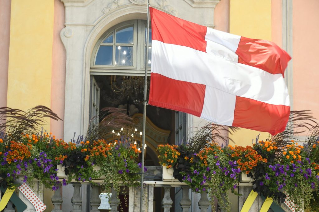 découvrez l'histoire fascinante et les symboles emblématiques du drapeau de la savoie, une région riche en culture et traditions.