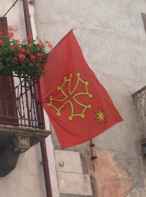 découvrez l'histoire riche et les symboles du drapeau occitan, emblème culturel fort de la région occitanie.