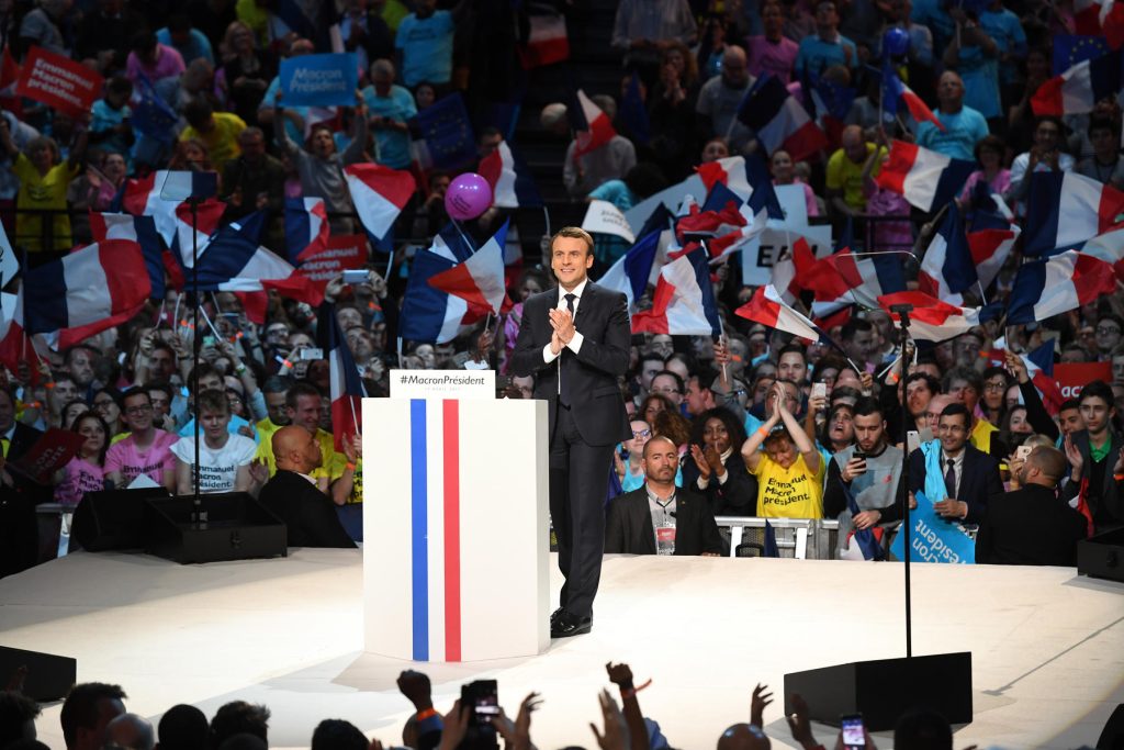 découvrez le parcours et les réalisations d'emmanuel macron, président de la république française, de ses débuts à son impact politique actuel.