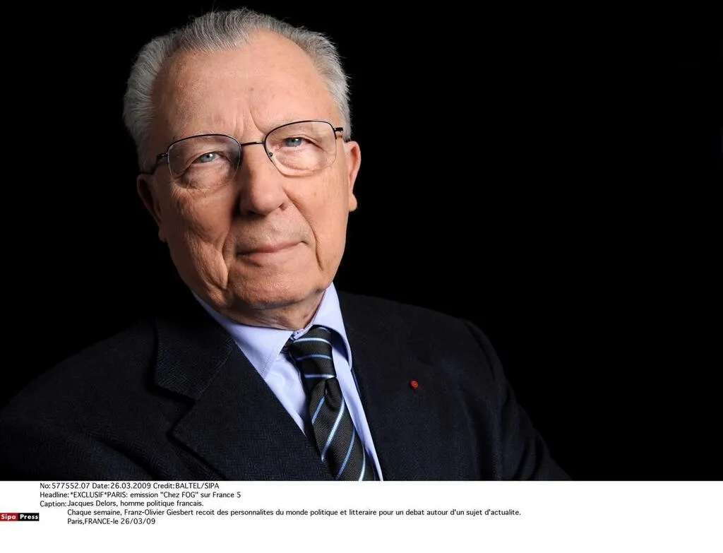 découvrez le parcours de jacques delors et son héritage majeur dans la construction européenne, retraçant son impact politique et économique.