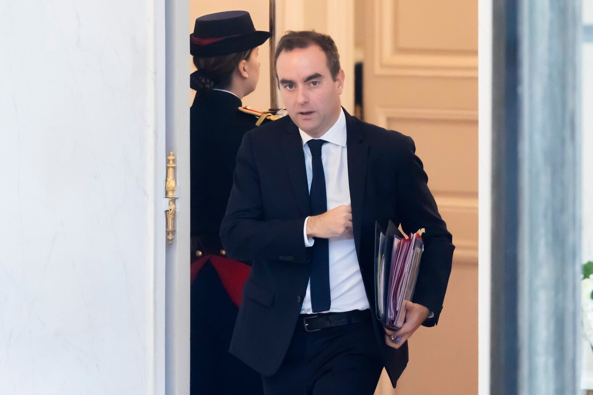 découvrez comment lecornu apporte des soutiens inattendus au premier ministre à l'assemblée nationale, influençant le paysage politique avec des alliances surprenantes.