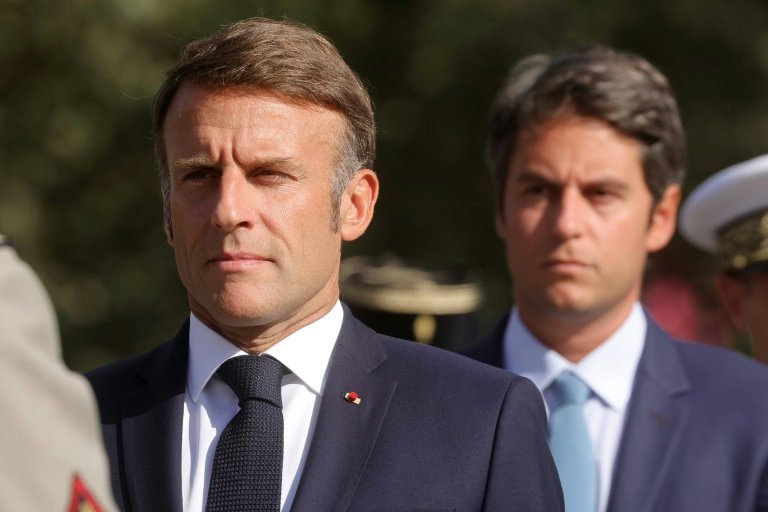 découvrez comment emmanuel macron a récemment affaibli gabriel attal dans le paysage politique français et les implications de cette dynamique pour l'avenir.