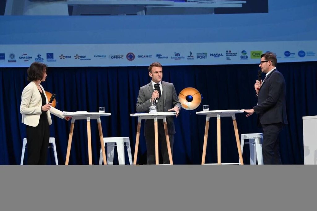 découvrez comment emmanuel macron soutient l'économie maritime en charente-maritime : initiatives, projets portuaires et impact sur l'emploi local.