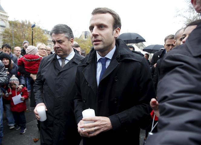 le président macron rend hommage aux victimes des attentats du 13 novembre lors d'une cérémonie de commémoration nationale.