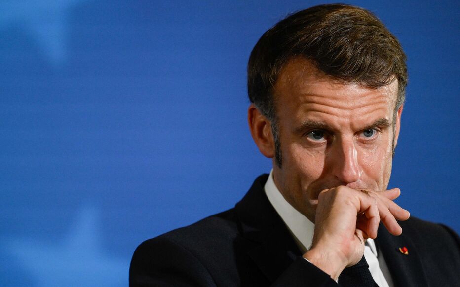 analyse de la situation politique actuelle : macron en roue libre tandis que les municipales restent en suspens, entre incertitudes et enjeux majeurs.