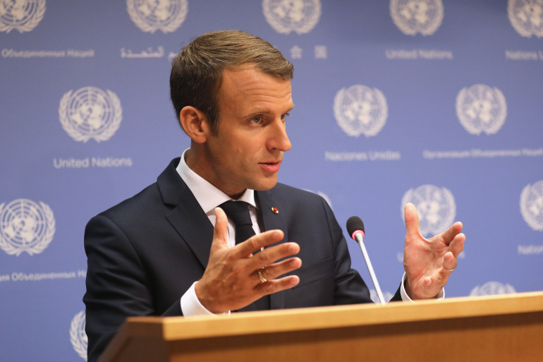 découvrez comment emmanuel macron aborde la démocratie sociale en france, ses réformes, son dialogue avec les partenaires sociaux et les impacts sur la société française. analyse des enjeux et perspectives pour l'avenir.