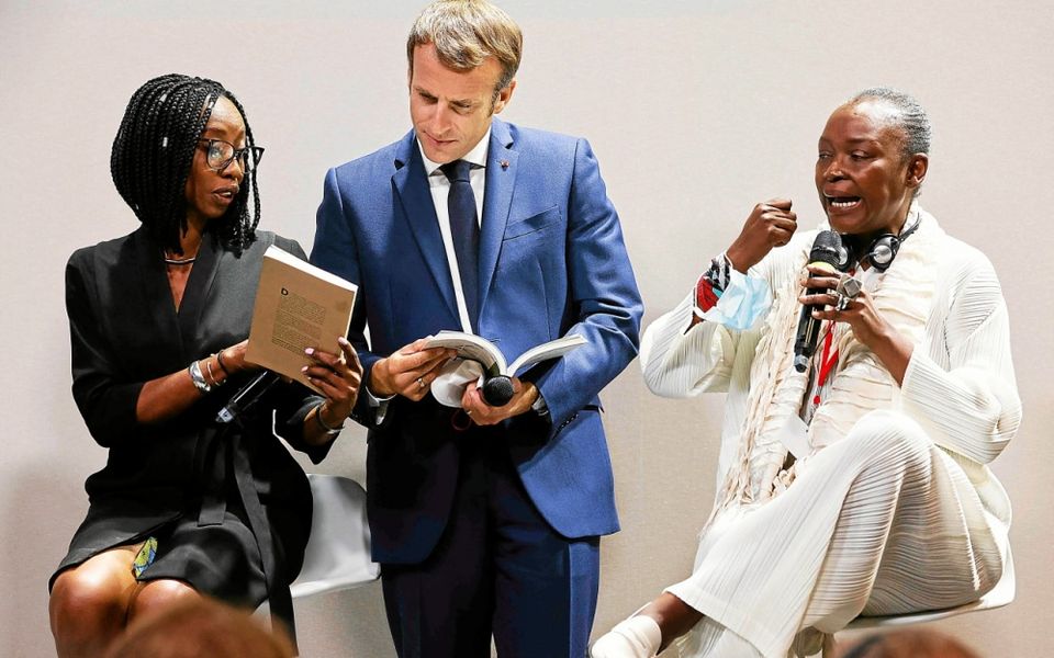 découvrez les 8 ans d'ambitions et de défis de macron en afrique, une analyse approfondie de ses politiques, initiatives et impacts sur le continent.