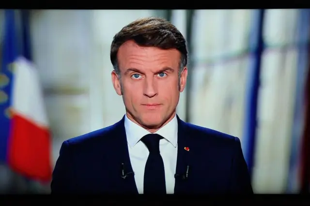 découvrez les ambitions et défis de la politique de macron envers l'afrique durant ses 8 années au pouvoir, entre coopération, enjeux économiques et relations diplomatiques.