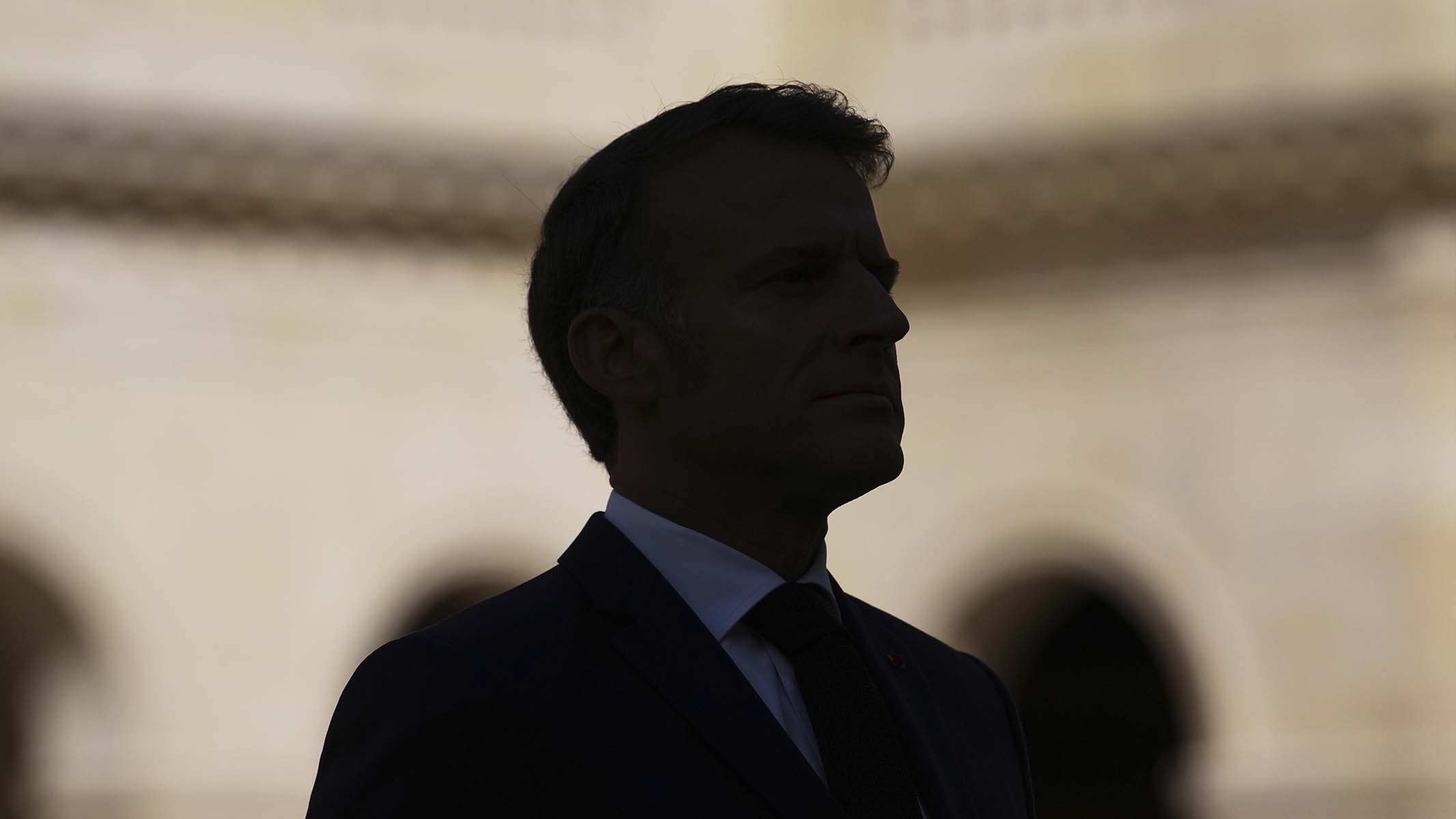analyse des tensions internes au sein du gouvernement macron et leurs impacts potentiels avant l'élection présidentielle de 2027.
