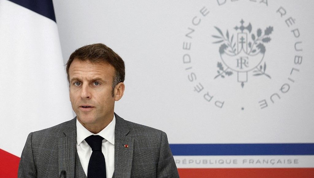 découvrez emmanuel macron évoquant la guerre dans un style asmr apaisant, pour une expérience auditive unique et relaxante.