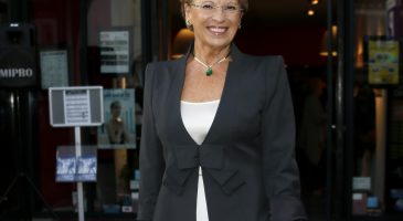 découvrez le parcours et la carrière politique de michèle alliot-marie, femme politique française influente, ses mandats et son impact sur la scène politique nationale.