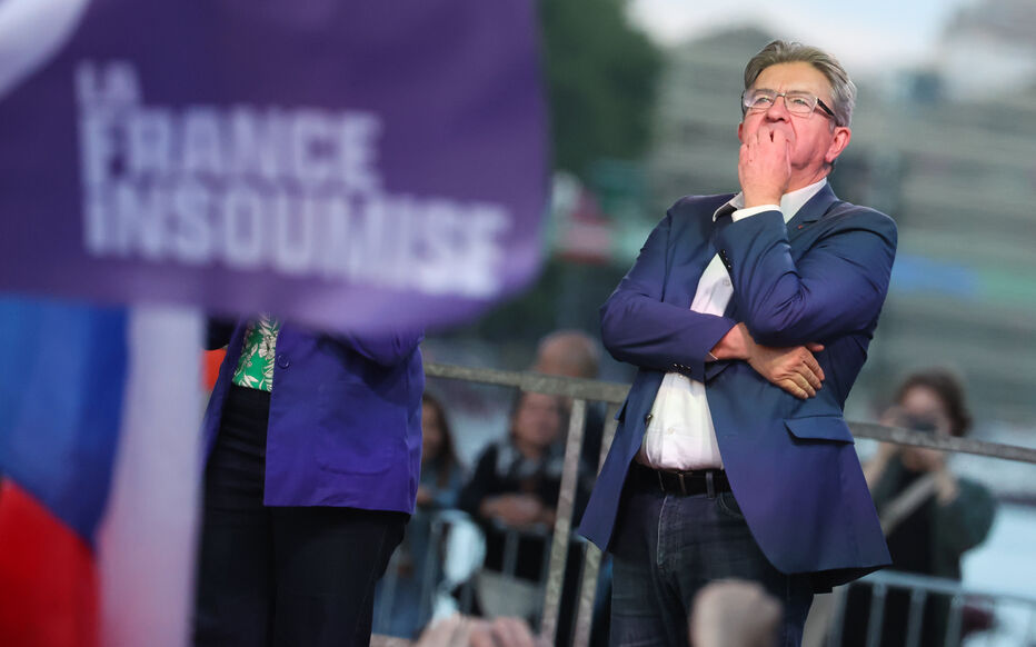 découvrez l'analyse autour des neuf généraux d'anjou et les débats sur une possible destitution de macron.