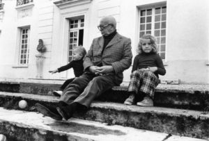 découvrez le parcours fascinant et l'héritage durable d'edgar faure, homme politique français emblématique du xxe siècle.