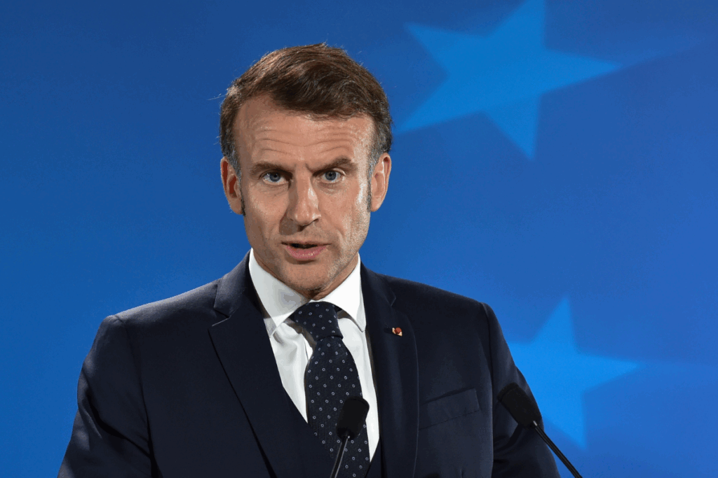 analyse de la position d'emmanuel macron sur les entreprises israéliennes et le conflit à gaza, mettant en lumière ses déclarations et actions récentes.
