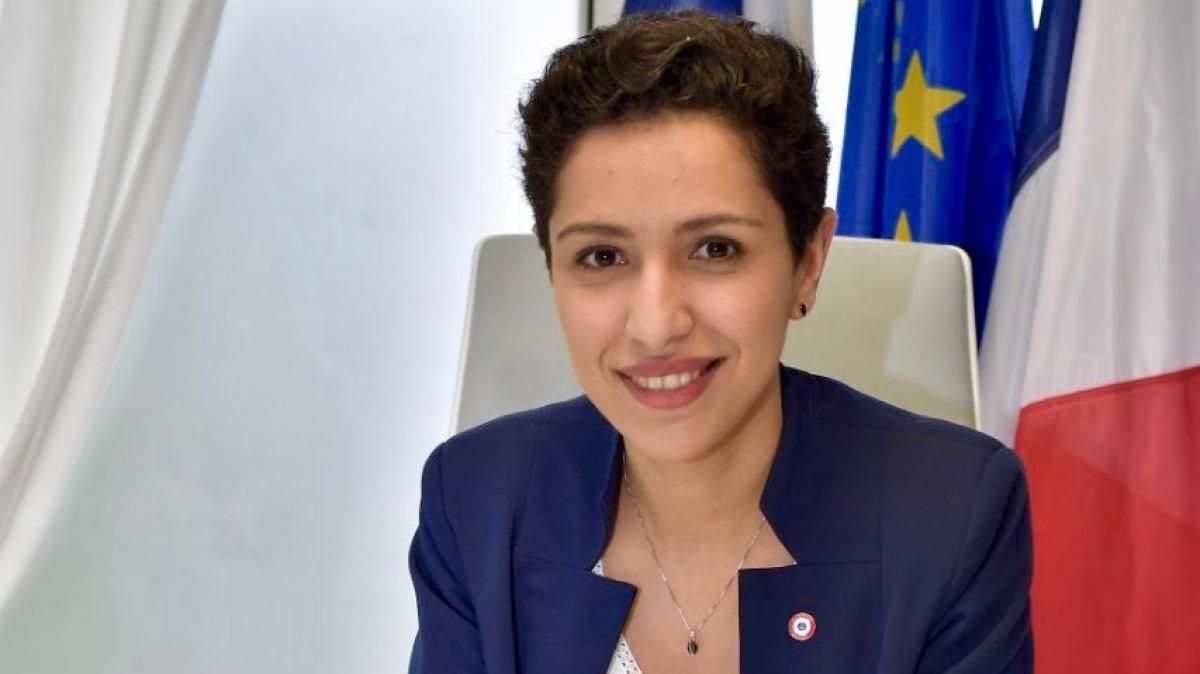 découvrez le portrait de sarah el haïry, une figure éminente de la politique française, engagée et inspirante.