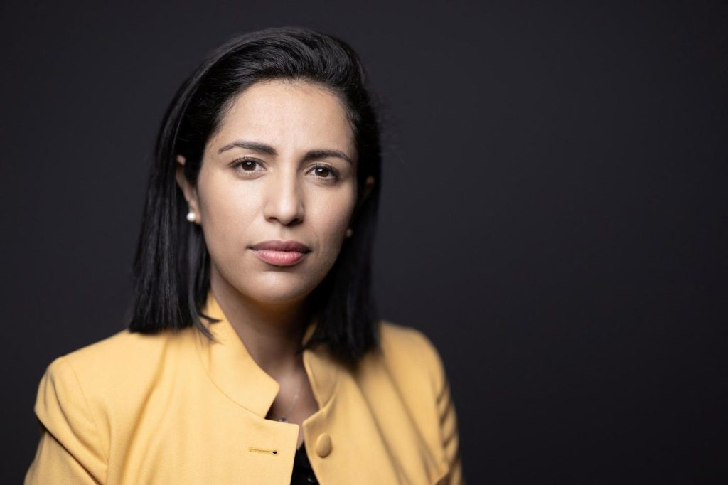 découvrez le portrait de sarah el haïry, une figure politique française influente, engagée et inspirante dans le paysage politique actuel.
